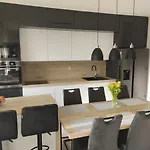 Stela With Heated Private Pool And Whirlpool Gornje Sitno Apartman Split