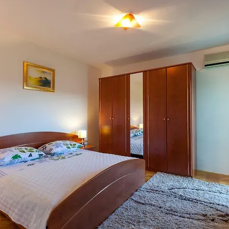 Stela With Heated Pool Je And Whirlpool Gornje Sitno Lejlighed