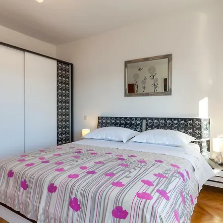 Lejlighed Stela With Heated Pool Je And Whirlpool Gornje Sitno Split